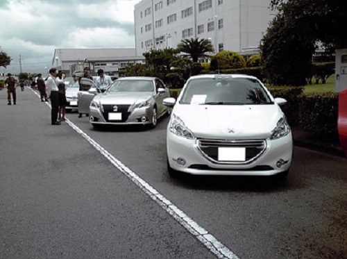 「迷彩服とプジョー」