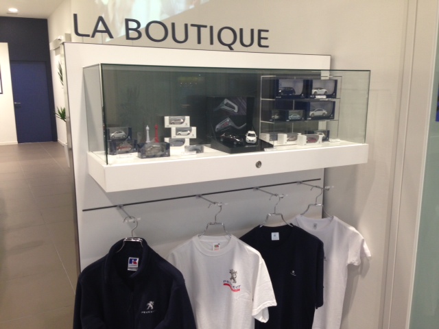 新プジョーショールームは…