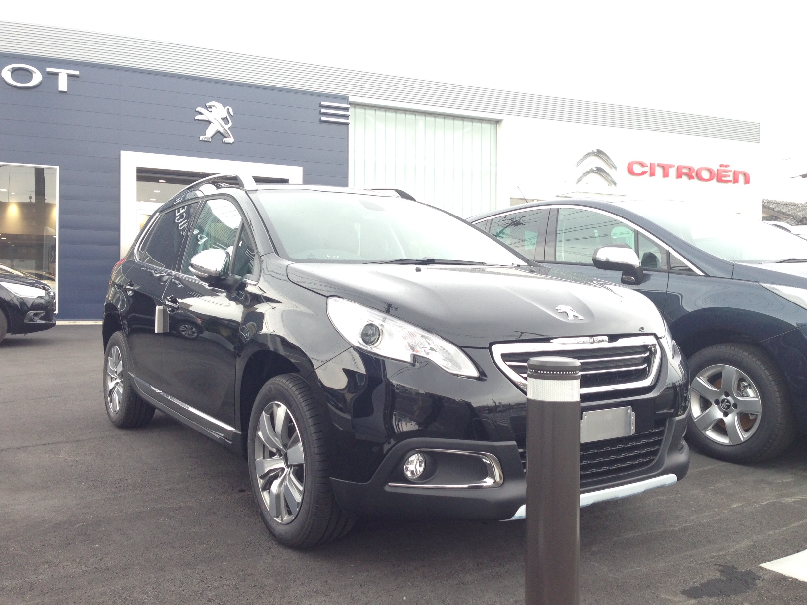 PEUGEOT　2008のクロ。