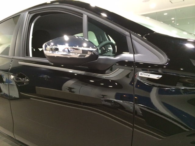 「プジョー２０８ｅｎｖｙ到着しました」