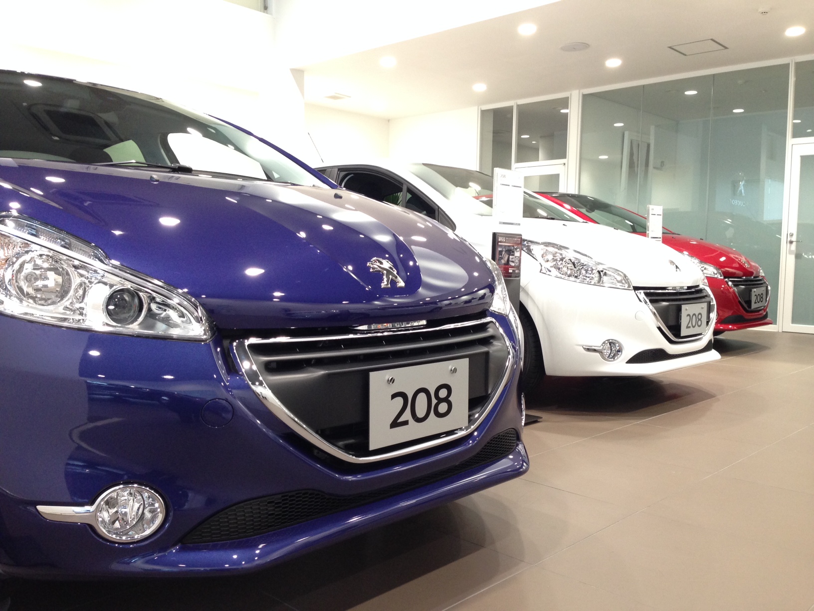 トリコロールの208