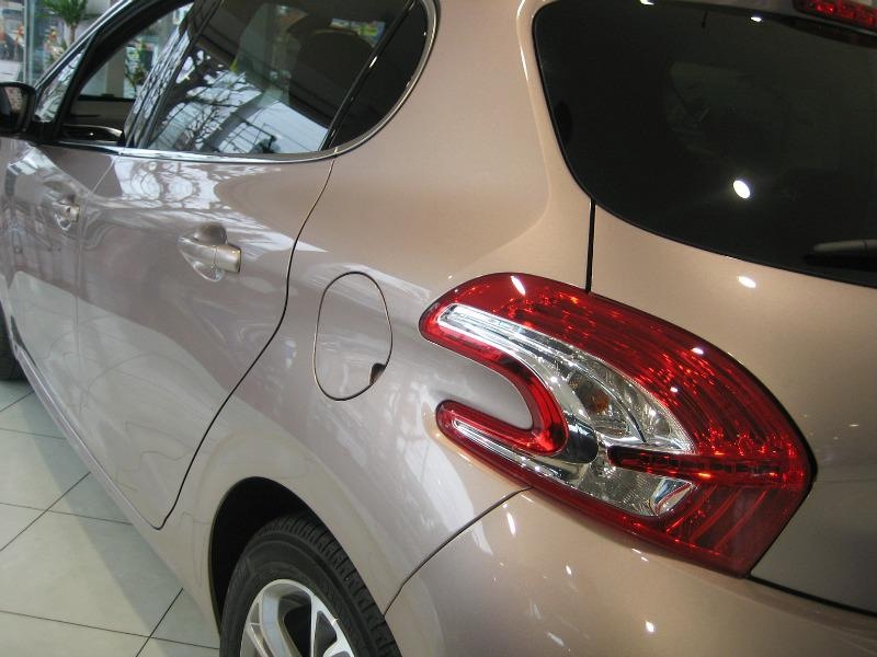 プジョーでお花見。