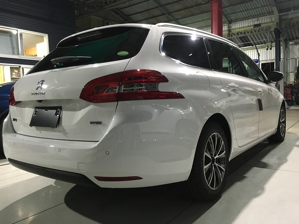 ボディコーティング施工の様子　Y様　プジョー308SW