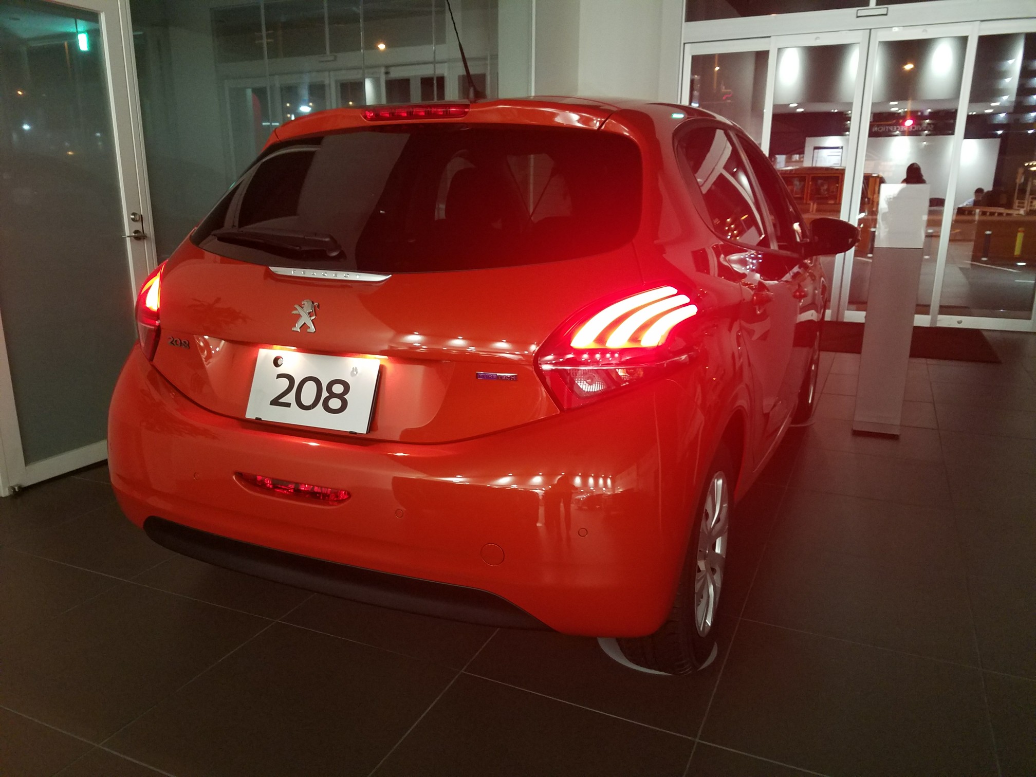 夜のプジョー・・・・