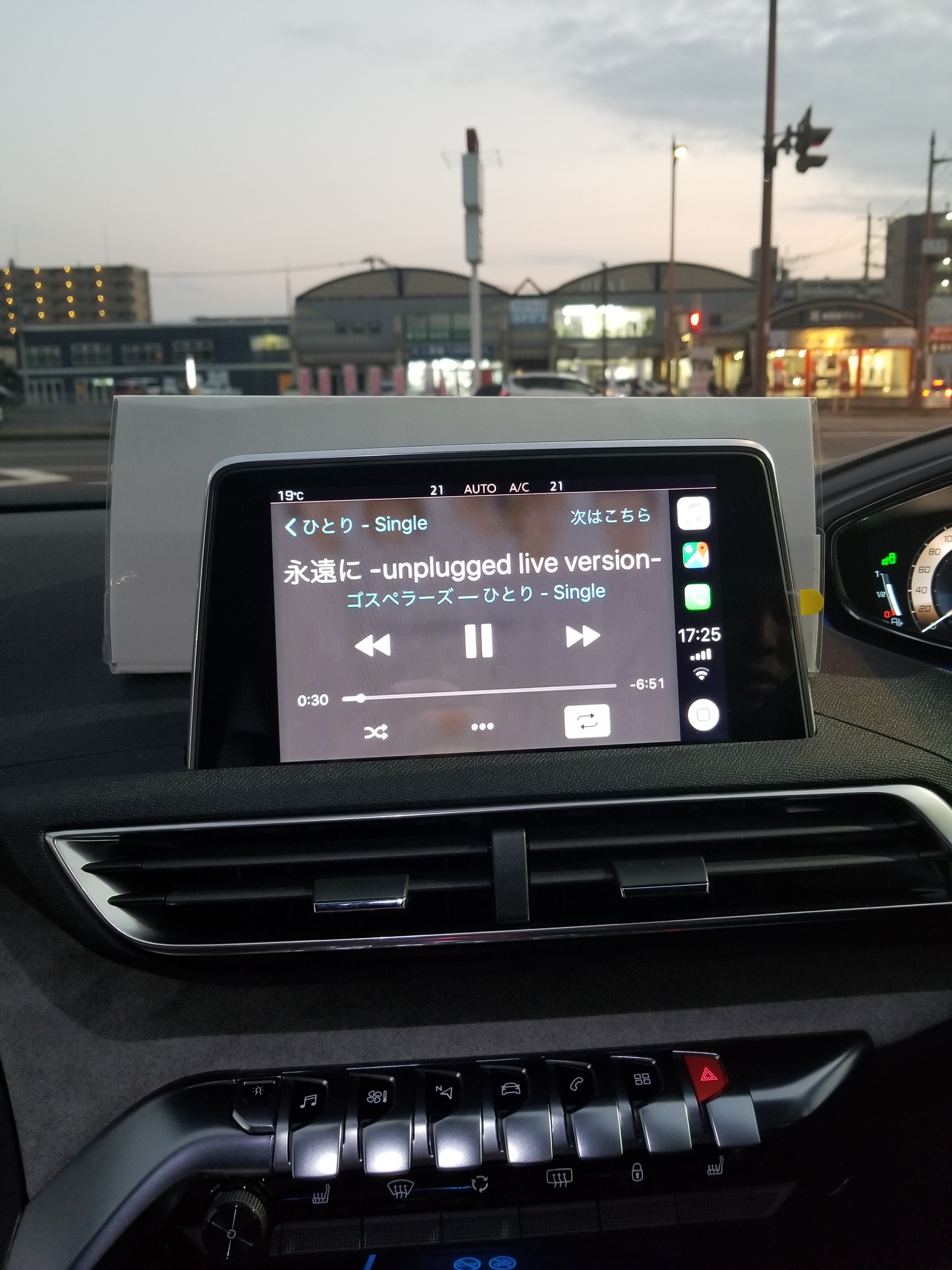 Apple car play