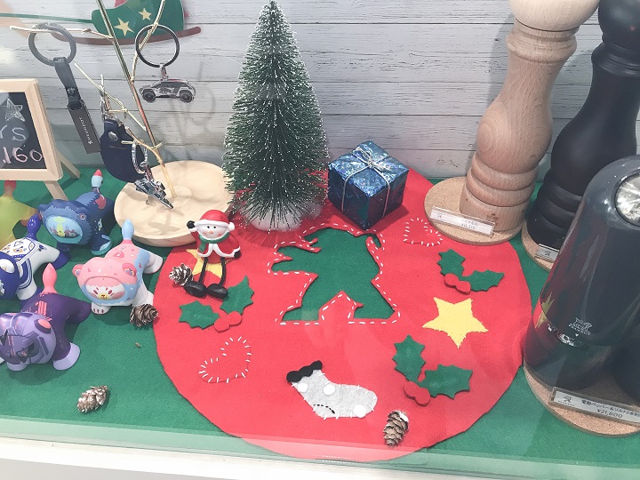 アクセサリーコーナー X'masバージョンにしました。