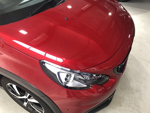 ボディコーティングメンテナンス施工の様子　（プジョー　２００８）