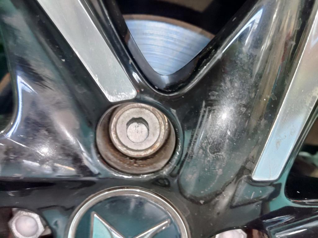 ホイールロックボルト破損