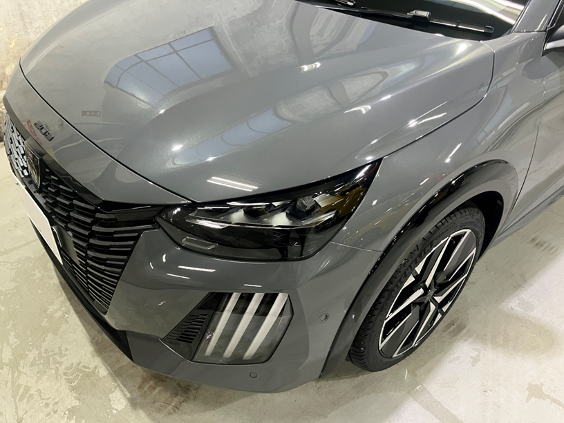 プジョー 　２０８　 ボディコーティング のようす