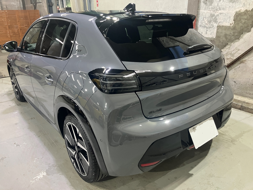 プジョー 　２０８　 ボディコーティング のようす