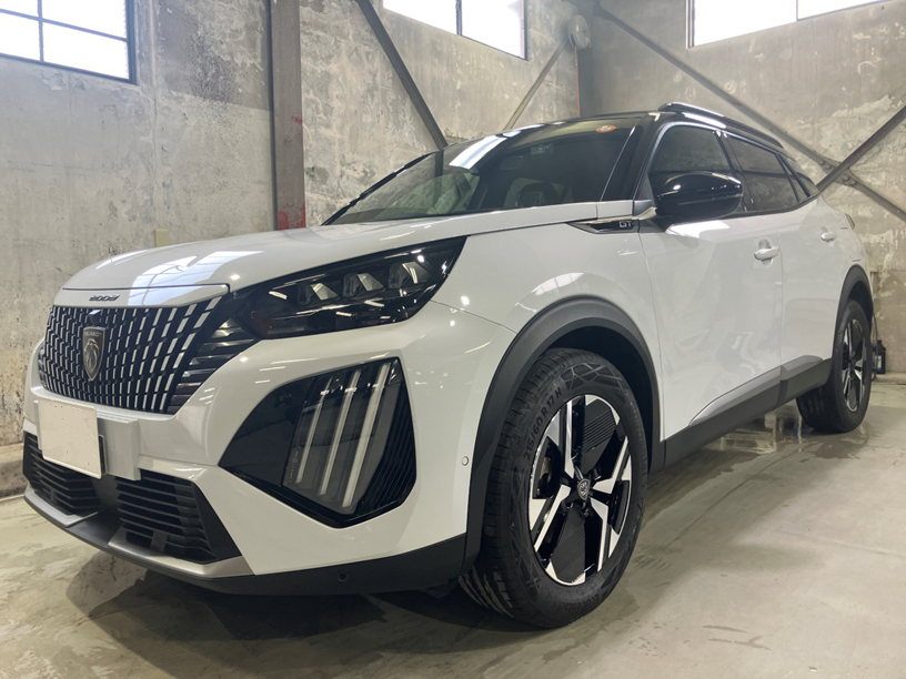 プジョー　2008　ボディコーティングメンテナンスのようす