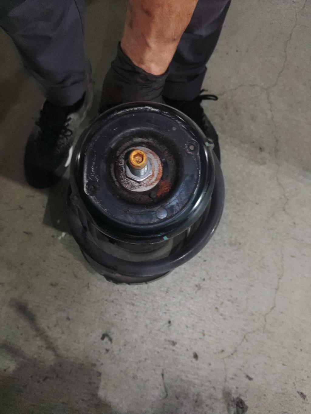 フロントサスペンション異音