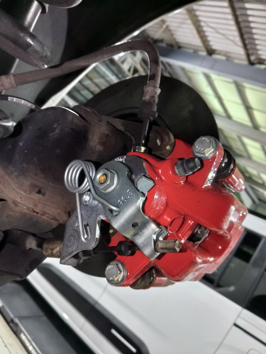 リアブレーキパッド片減り