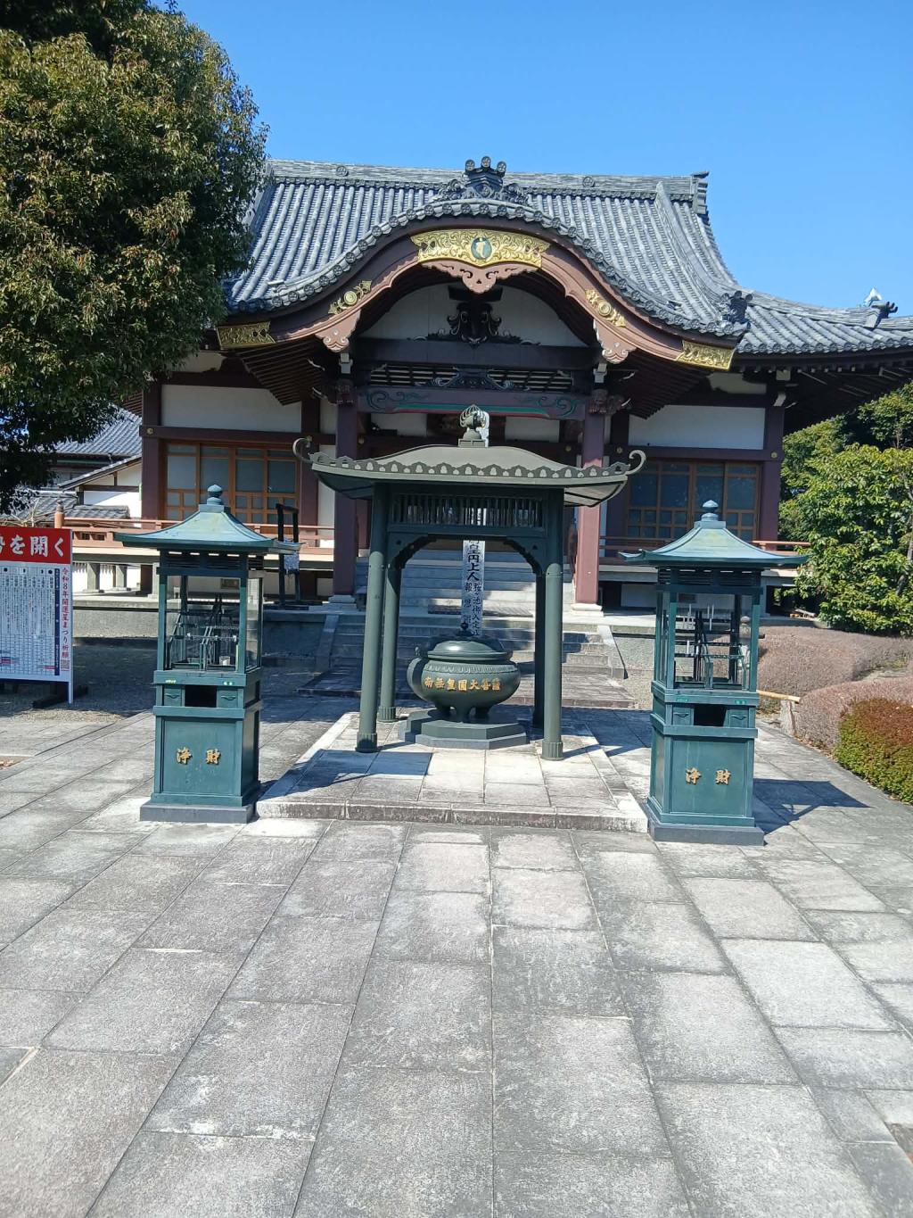 街中にある五重塔