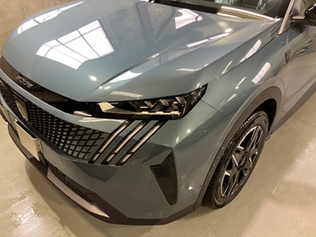 プジョー　３００８　 ボディコーティング のようす